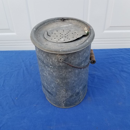 Vintage Oval Shaped Galvanized Minnow Bucket - Picture 5 of 9