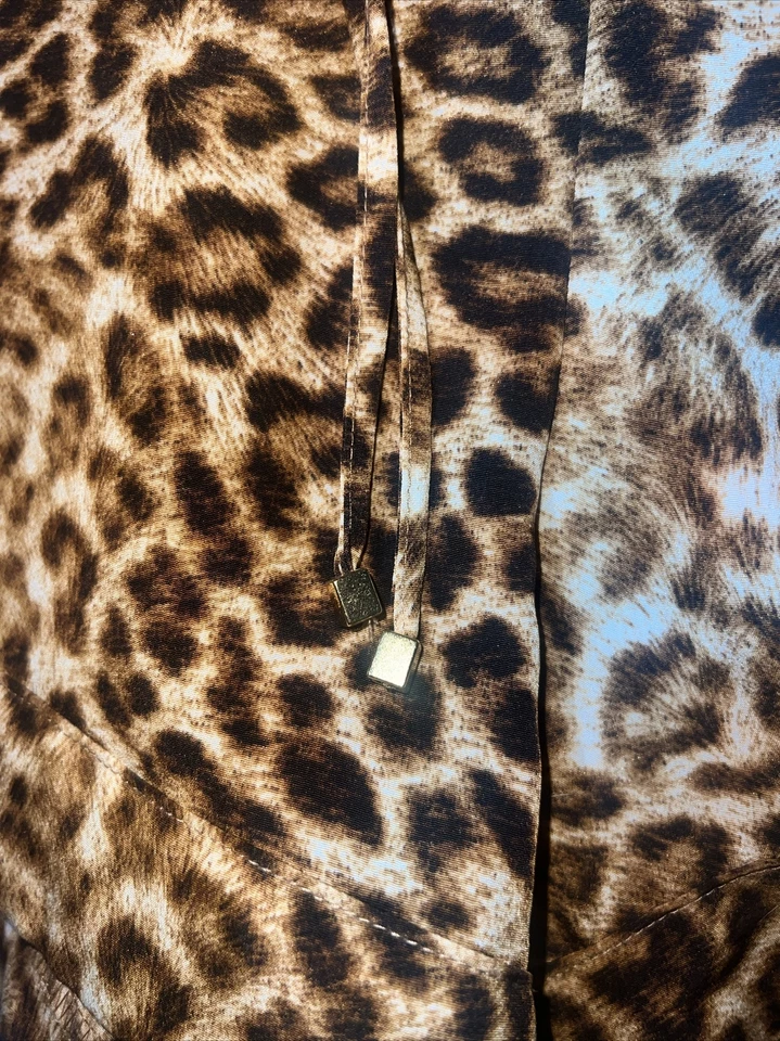 Pantalones Cortos Estampado Guepardo Jennifer Lopez Talla Pequeña Nuevos Sin Etiquetas Foto 3 de 4