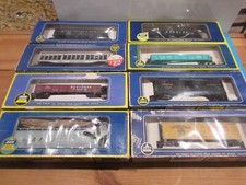HO Scale AHM 8 Assorted Freight Cars Lot 2319