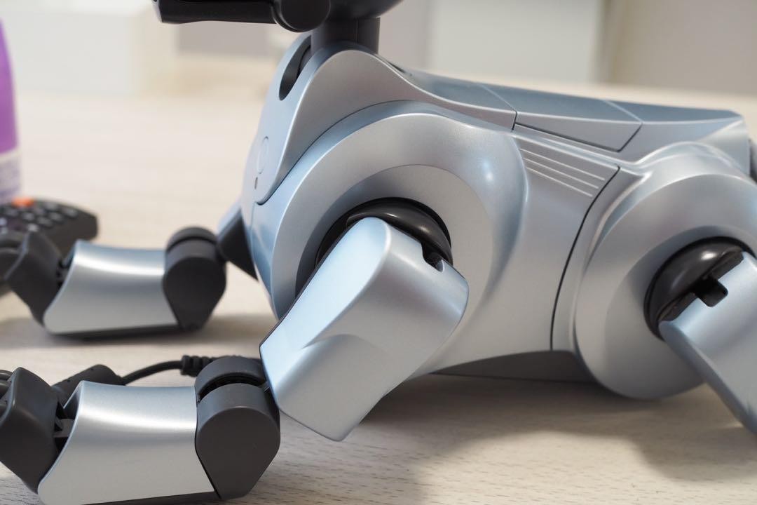 SONY AIBO ERS-210 Dog-Shaped Virtual Pet Robot Silver w