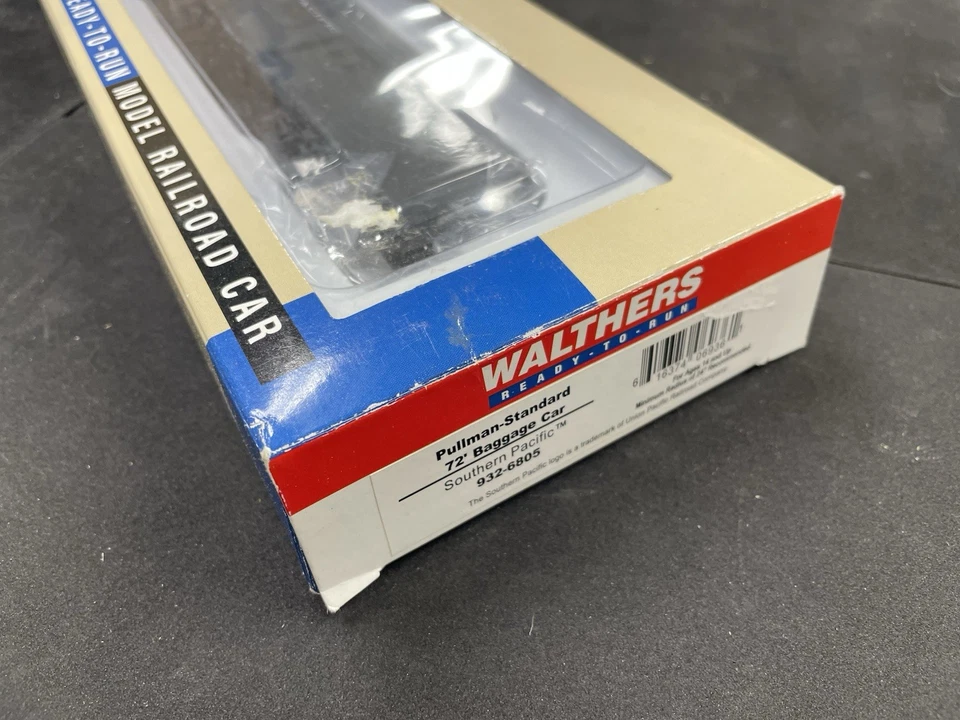 Walthers 932-6805 Southern Pacific Pullman-Standard 72’ Baggage Car - Image 2 of 4