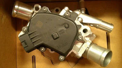 Genuine Nissan Engine Coolant Thermostat Kit 21250-EZ31A - Image 1 of 4