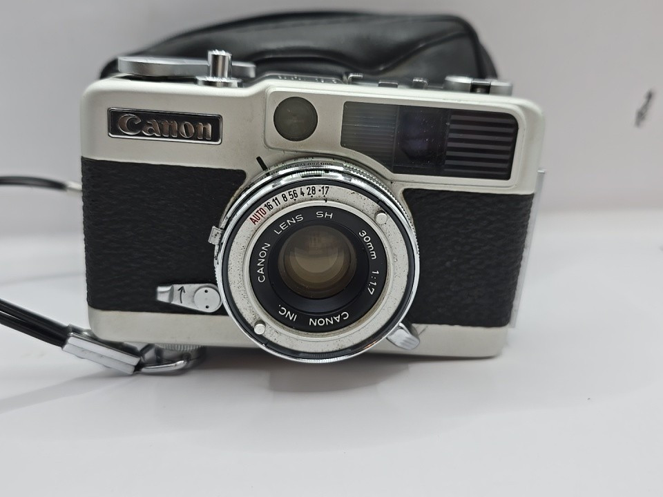 フィルムカメラ Canon demi EE17 35mm camera 30mm f/1.7 Near Mint] Canon Demi EE17 35mm Half Frame Film Camera 30mm