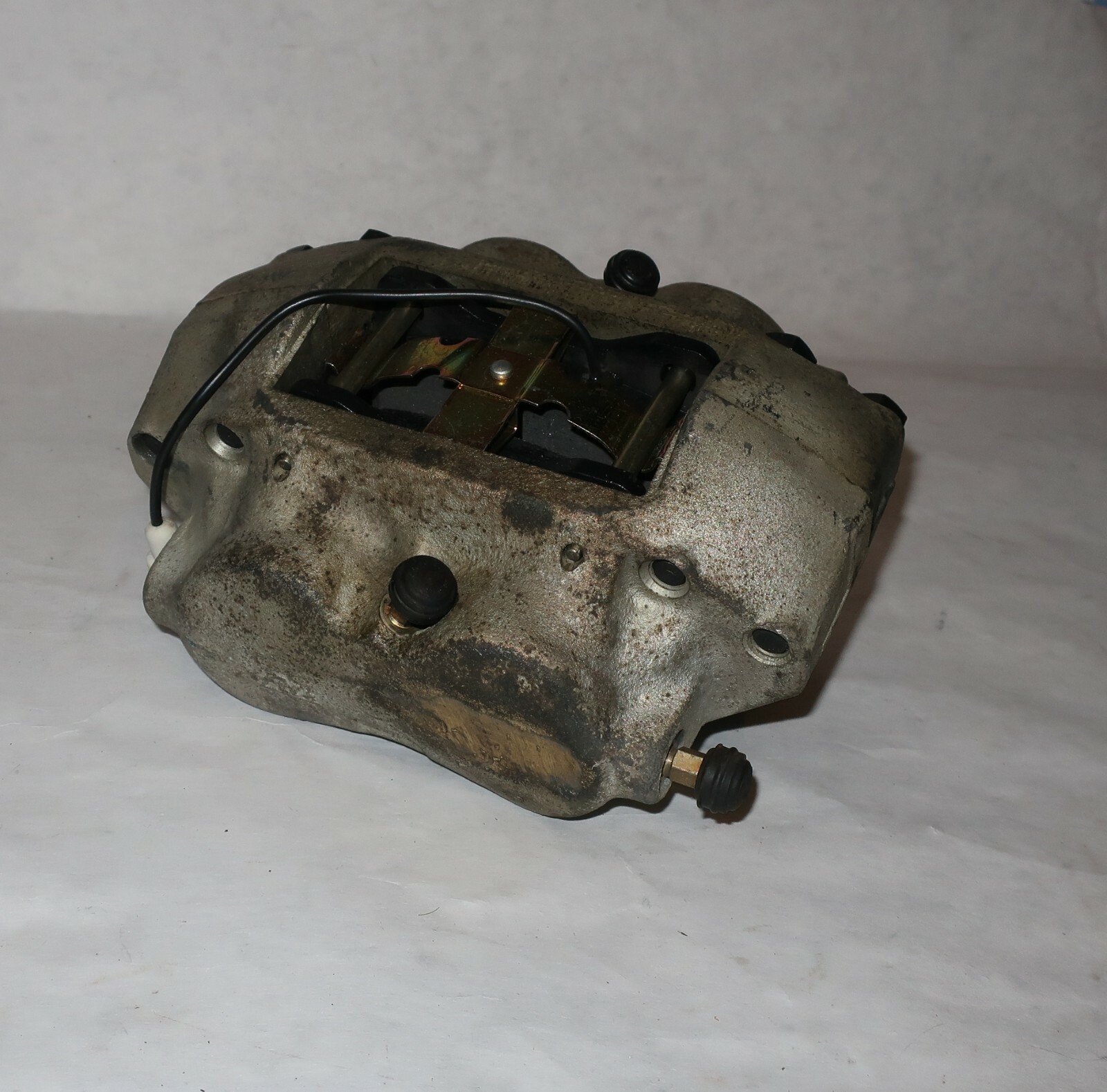 Maserati Biturbo  NEW  FRONT CALIPER  4 Lugbolt 317220107 
