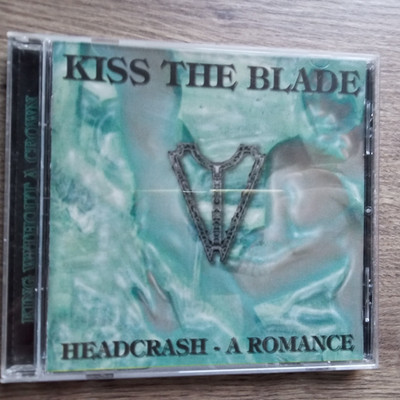 KISS THE BLADE - Headcrash A Romance