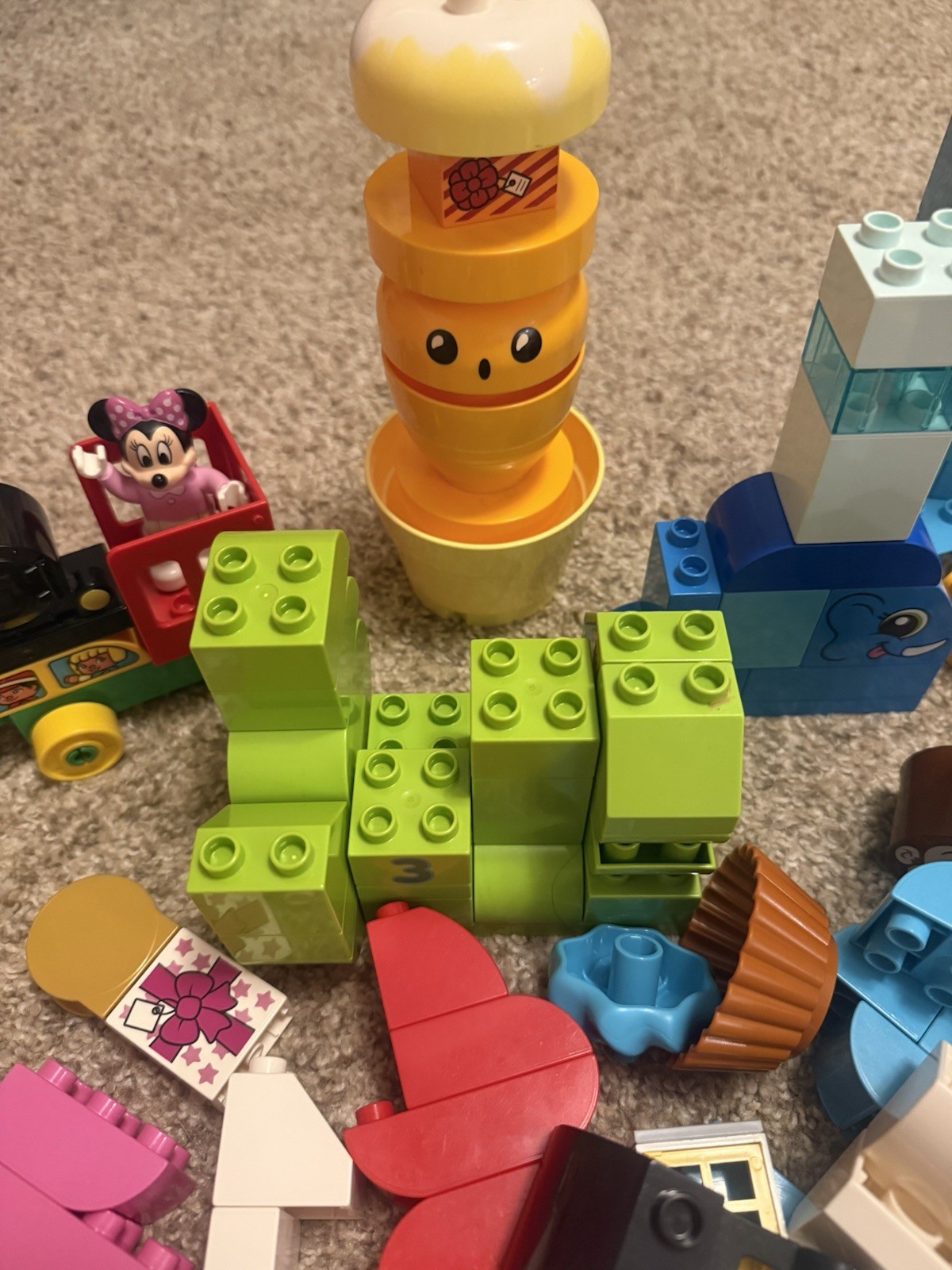 LEGO DUPLO treno e auto Minnie Mouse con animali foto 6