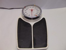 Health O Meter Professional scale 0-300 lbs metal 18" x 11 1/2" x 5 1/2"