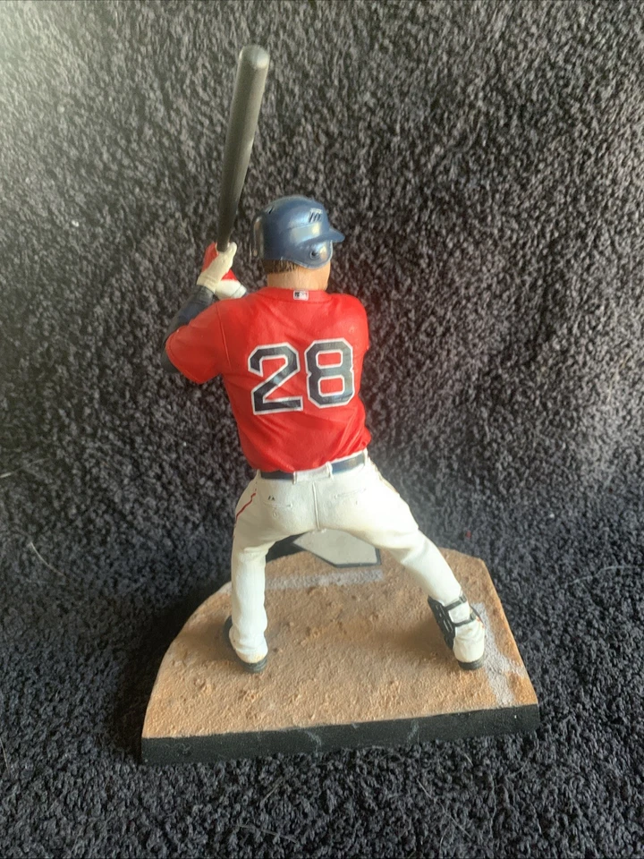 Figura de resina Adrián González 2011 Medias Rojas Foto 3 de 4