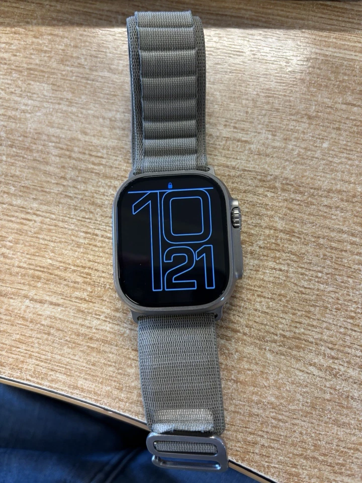 Apple Watch Ultra 3, photo 1 of 5
