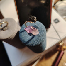 Anello contrariè tormalina nera e ametista grezza acciaio inox