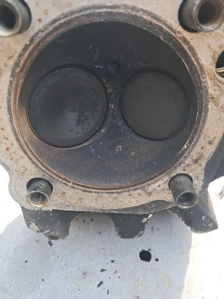 1988-1989 Harley Davidson Sportster 1200 черные головки цилиндров клапаны и пружины  - Изображение 4 из 4