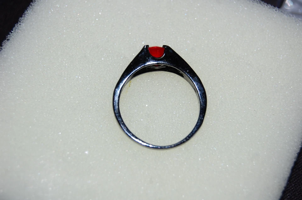 Damenring schwarzgrau mit rotem Stein Gothic - Bild 4 von 4