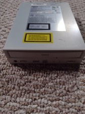 YAMAHA CDRW CRW4260T-NB SCSI 50 PIN 4X2X6 REWRITABLE BEIGE
