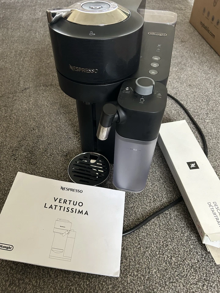 DeLonghi ENV300.B Nespresso Vertuo Lattissima Coffee Machine Black, photo 2 of 3
