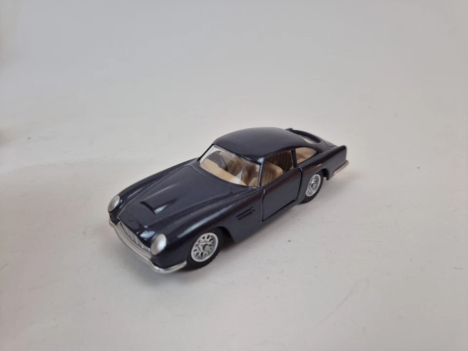 Club Solido 1:43 - Rare - Aston Martin Vantage Bleu Nuit - Photo 2/4