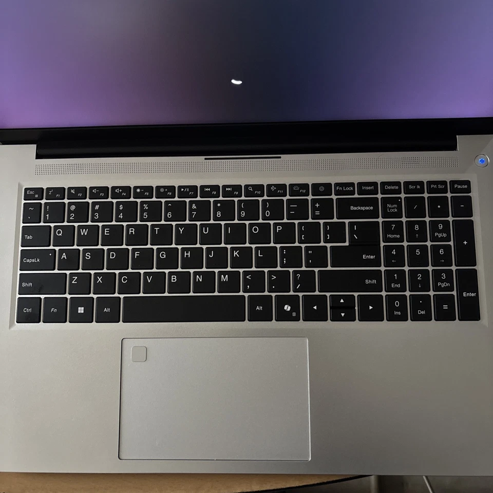 Gateway GWNR5L1746-SL 17,3 дюйма AMD Ryzen 5 5500U 8 ГБ DDR4 256 ГБ SSD Windows 11 Home - Изображение 3 из 4