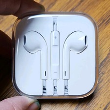 Apple EarPods In-Ear Headphones White 3.5mm Jack Built-in Mic Volume Control