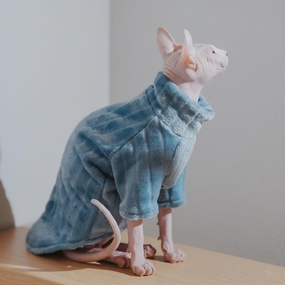 Bequeme Winterkleidung für Katzen - Warmer Mantel mit Kapuze Sphinx