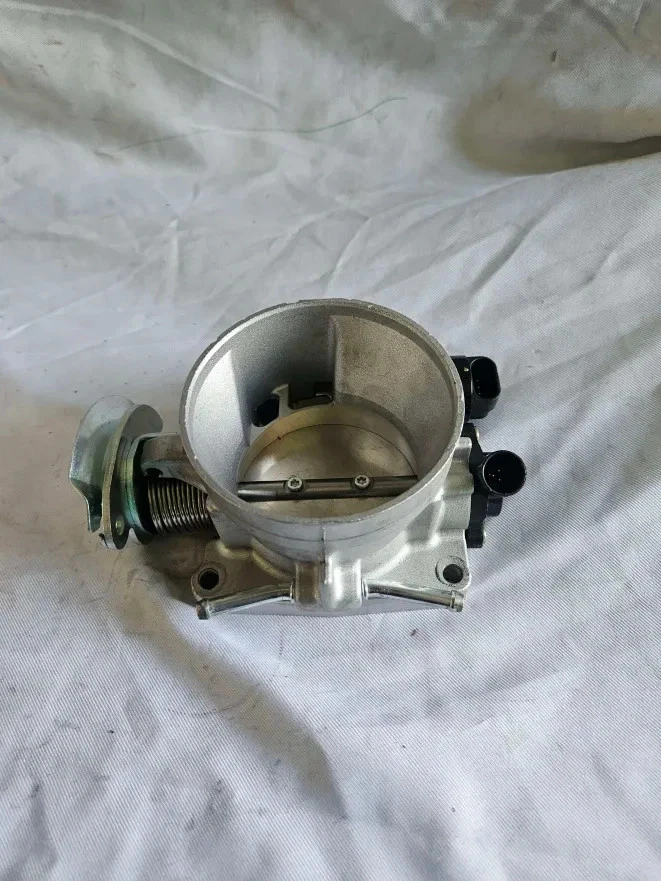 Carrocería del acelerador Chevy Express GMC Savana 2500 3500 2003-2006 12596576 12575531 Foto 3 de 4