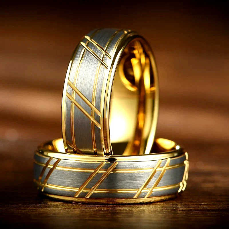Anillo de boda para hombre de 8 mm dorado plata carburo de tungsteno martillado patrón grabado Foto 2 de 4