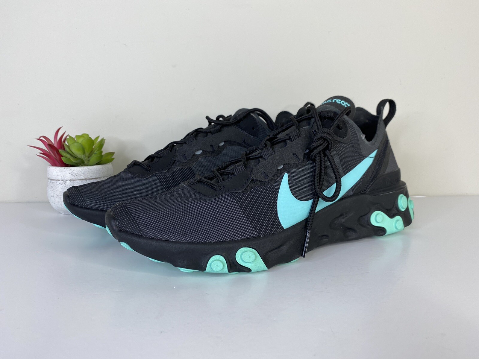 react element 55 black aurora
