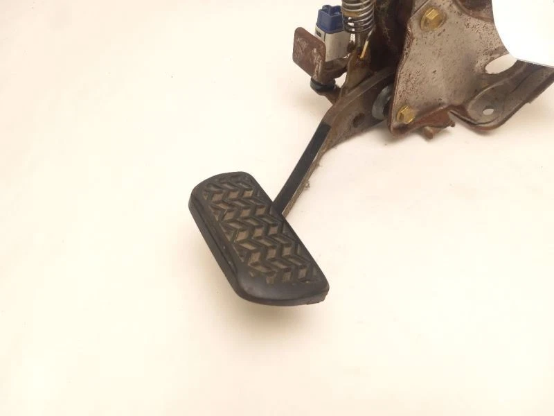 PEDAL DE FREIO compatível com TOYOTA SIENNA 2004 - Imagem 2 de 4