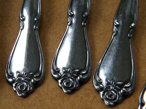 VTG Oneida Arbor Rose True Rose Stainless Steel Flatware Set of 12 Pieces - Picture 4 of 12