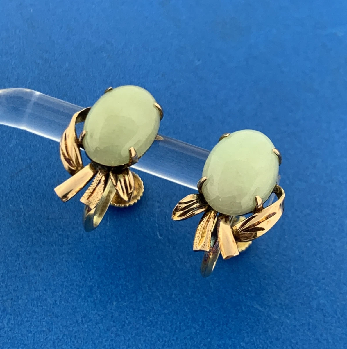 Estate Antique 18K Yellow Gold Oval Jade Jadeite Screw Back Stud