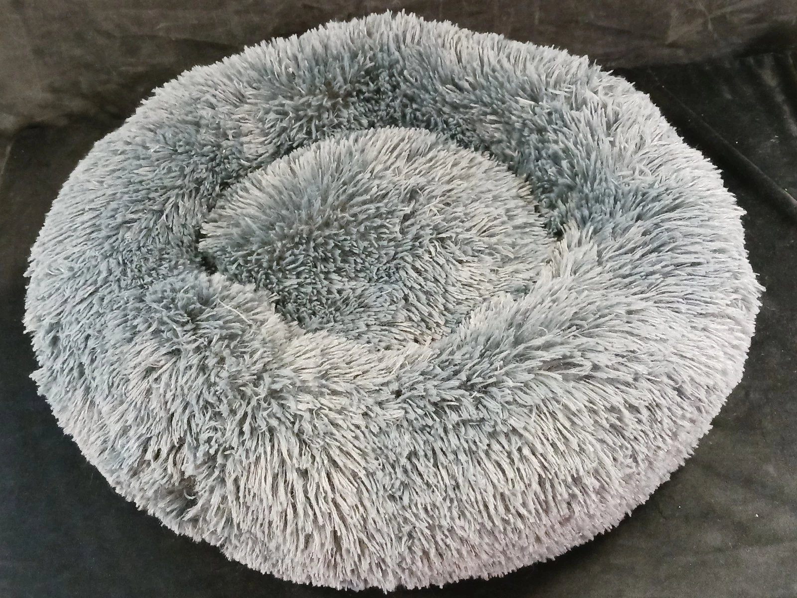 Donut Plush Pet Dog Cat Bed Fluffy Soft (Charcoal Blue) Unused NWOT.
Opens in a new window or tab