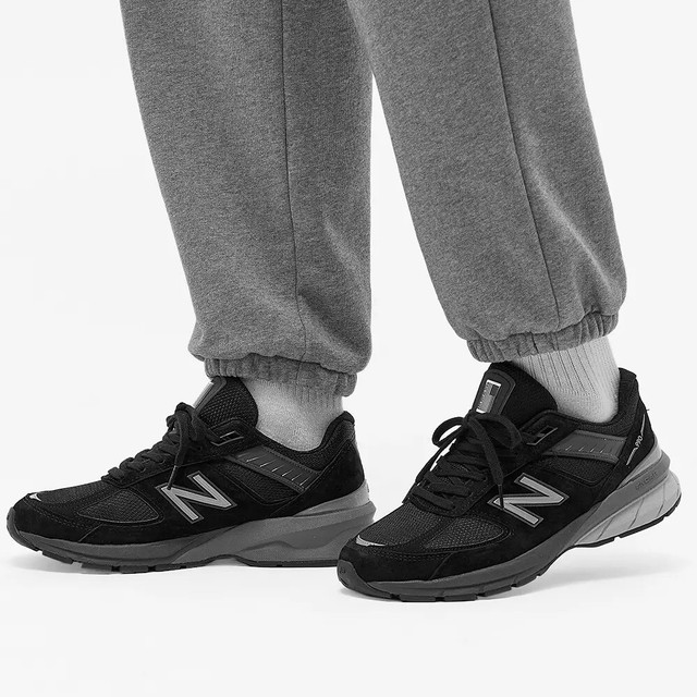 Size 8.5 - New Balance 990v5 Black 