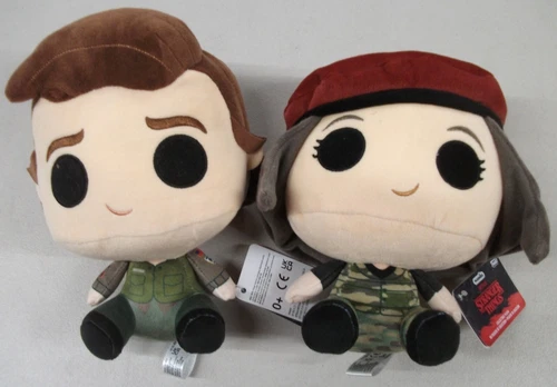 FUNKO PLUSH: Stranger Things S4 - Hunter Steve & Hunter Robin