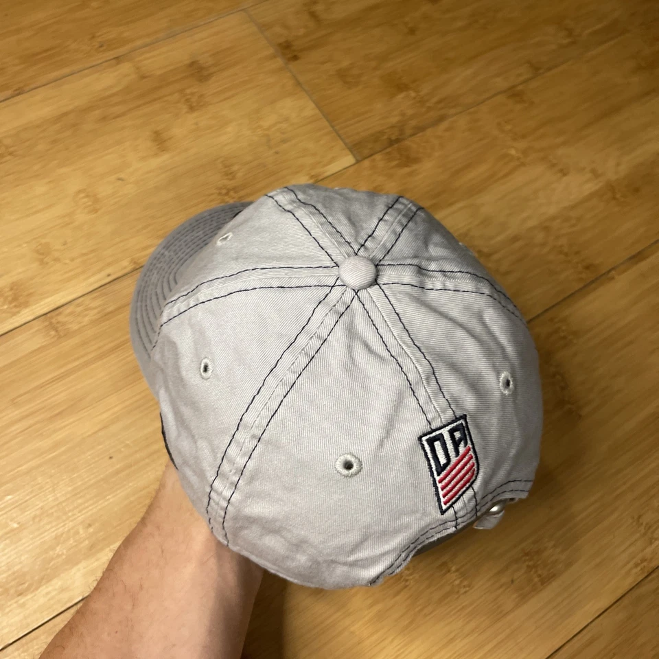 New Era 9TWENTY Equipo EE. UU. DA Desarrollo de Fútbol Gris Correa Papá Gorra Sombrero Usado en Excelente Condición En muy buena condición Foto 4 de 4