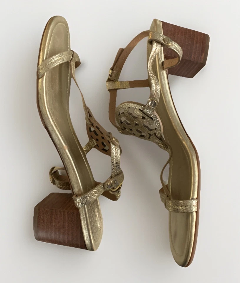 Sandalias Tory Burch Miller de cuña con correa en T metálicas de cuero dorado 9M Foto 2 de 4