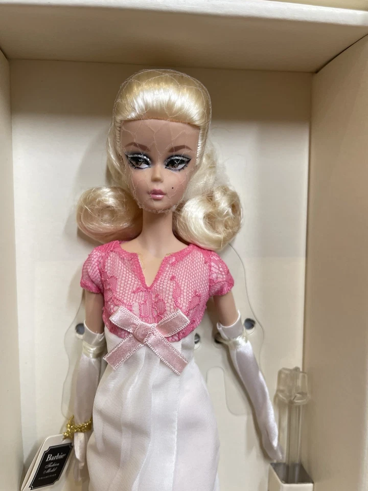 2015 PLATINUM LABEL - BFMC US Convention Blonde Barbie Doll - DKN08 - Image 2 of 3