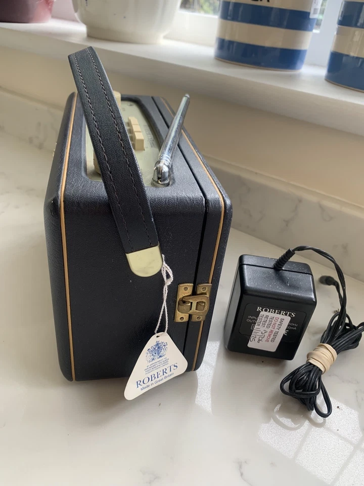 Roberts Revival R250 FM/MW Radio dark navy vintage style retro - Image 3 of 4