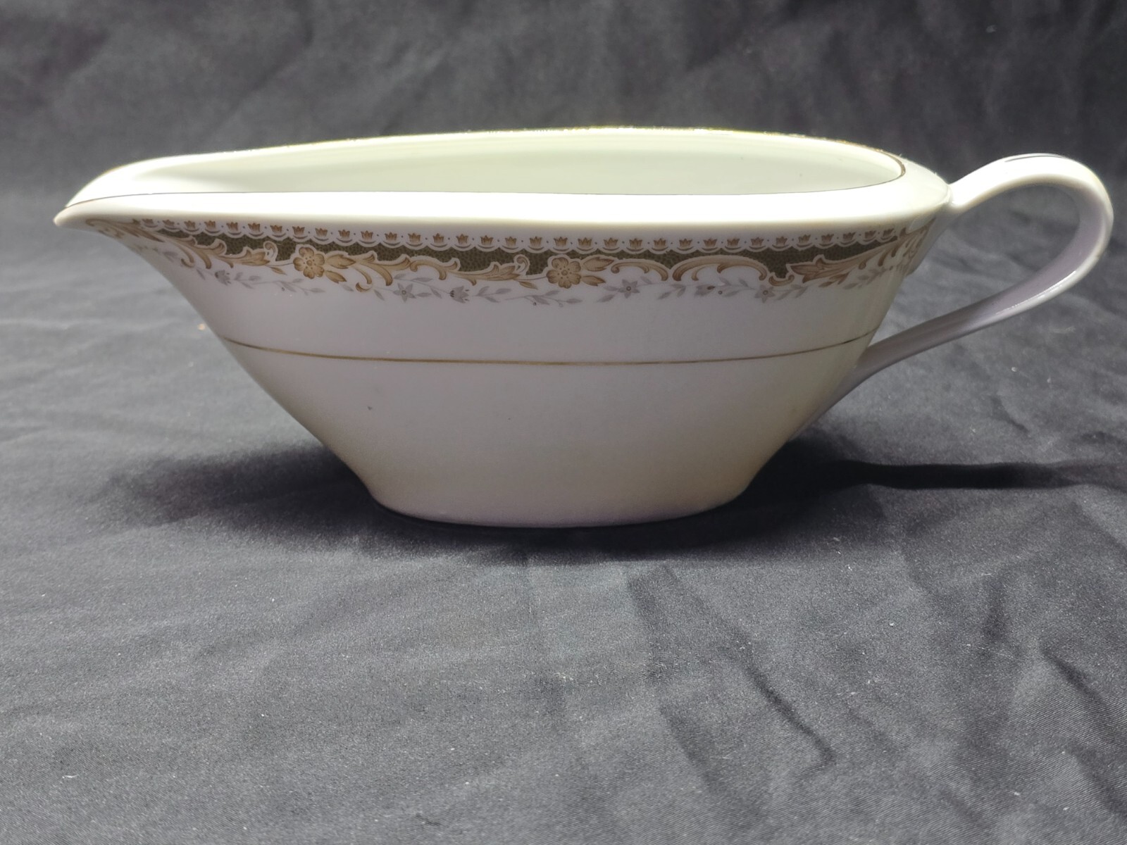 Vintage QUEEN ANNE 8.75" Gravy / Sauce / Au Jus Boat By SIGNATURE - NEW & UNUSED