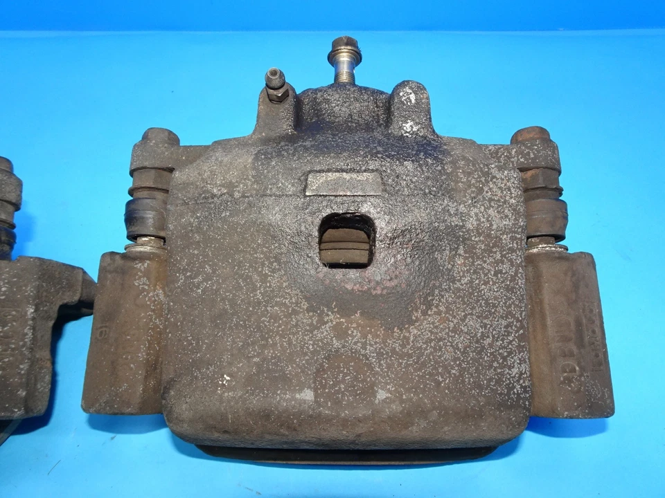 06-12 Pinzas de freno delanteras izquierda y derecha Ford Fusion Mercury Millan MKZ Mazda OEM Foto 2 de 4