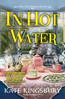 Kate Kingsbury | In Hot Water | Buch | Englisch (2021) | Crooked Lane Books
