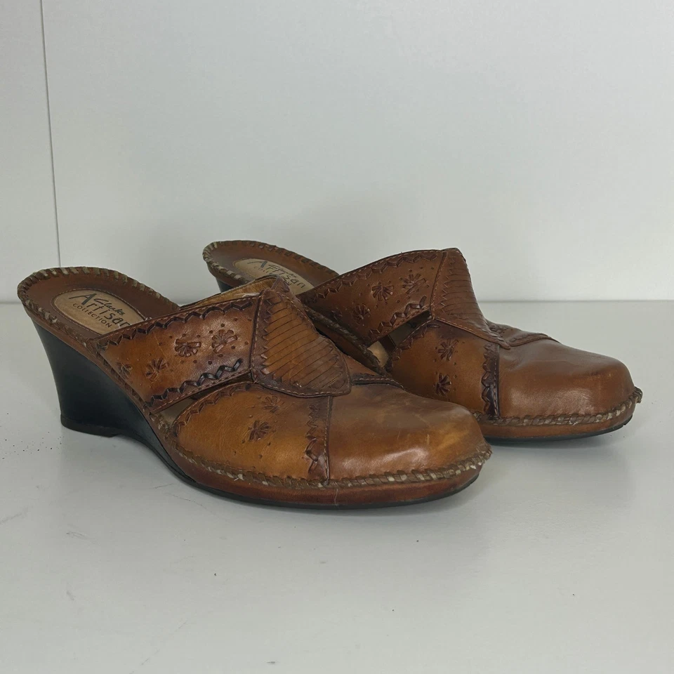 Clarks Artisan Leather Wedge Mules Brown 9.5M Floral Cutout Slip-On Comfort - Image 3 of 4