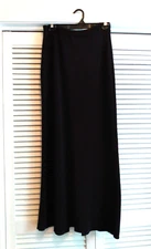 PLAIN BLACK LONG SKIRT, SLINKY w STRETCH WAIST. HOLT RENFREW SZ 8-10. NWOT