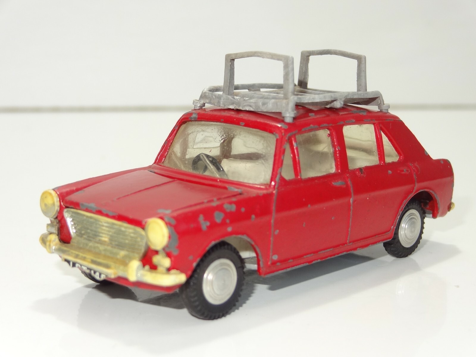 ミニカー SPOT - ON 274 MORRIS 1100 with Canoe ミニカー SPOT - ON 274 MORRIS 1100 with Canoe MORRIS 1100 with