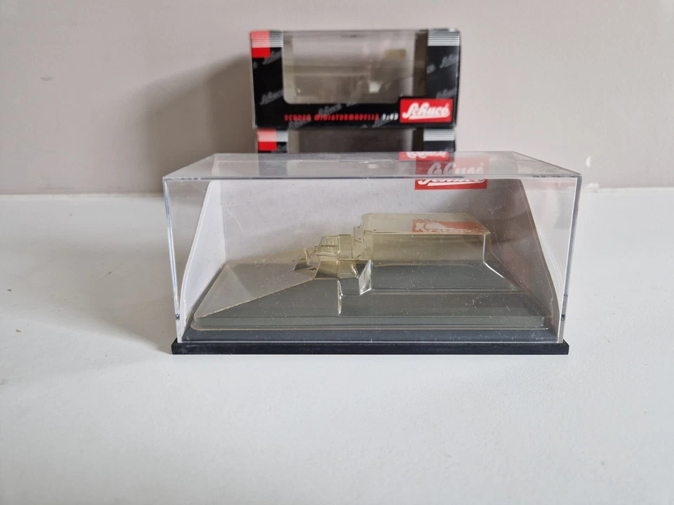 Schuco Boxes (x3) 1/43 Tempo Furgone (81033)/Castrol (02111)/Dunlop (02210) - Immagine 2 di 4