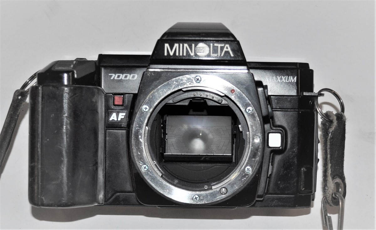 MINOLTA 7000 MAXXUM 35 MM CAMERA AF ZOOM 75-300mm 1:4.5 LENS GOOD