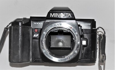 MINOLTA 7000 MAXXUM 35 MM CAMERA AF ZOOM 75-300mm 1:4.5 LENS GOOD