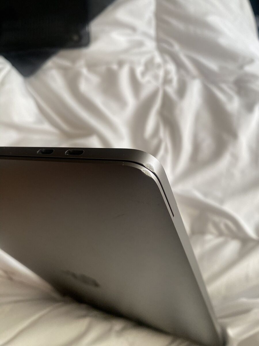 Apple MacBook Pro 13in 256GB Laptop - Silver (Small Dent In Apple MacBook Pro 13in 256GB Laptop - Silver (Small Dent In