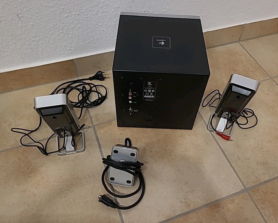 Logitech Lautsprechersystem Z 4 - 2.1 Subwoofer - Satelittenboxen und FB. - Bild 3 von 4