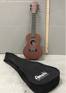 Amahi Soprano Ukulele 4-String Natural Wood Finish with Gig Bag