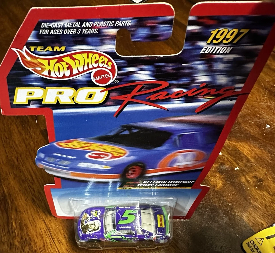 Hot Wheels Pro Racing 1997 1/64 Terry Labonte #5 Kellogg's Spooky Fruit Loops - Image 2 of 4