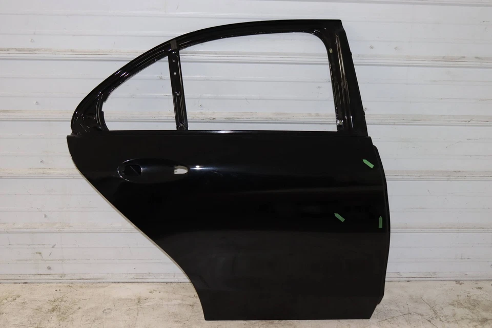 2015 MERCEDES-BENZ C400 — корпус задней правой двери / обшивка / рама 205730020564 - Изображение 2 из 4