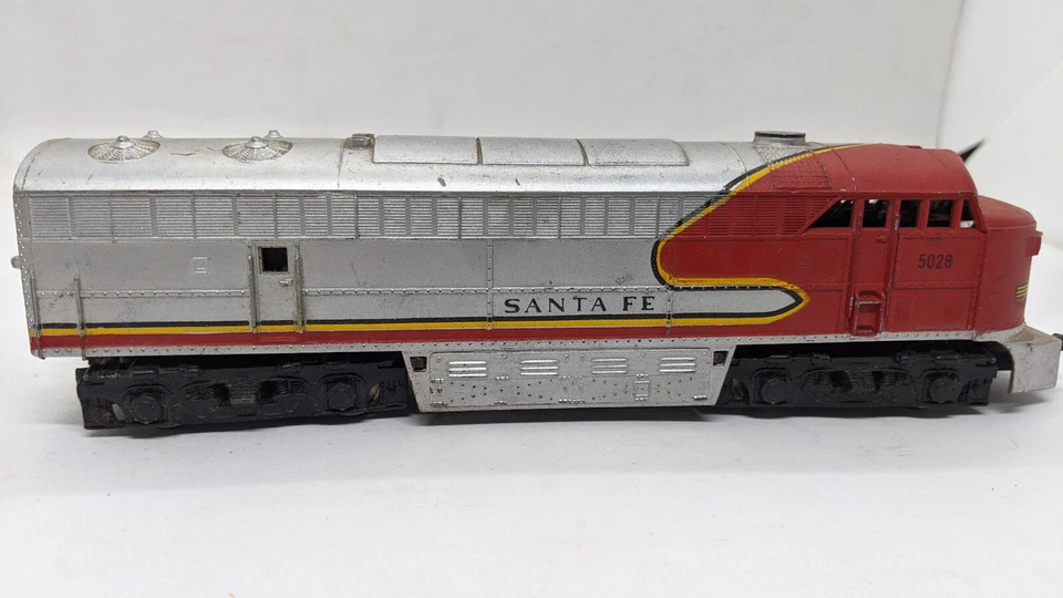 AHM TEMPO HO: c-liner SANTA FE #5028, RED, For REPAIR! Vintage - Image 4 of 4